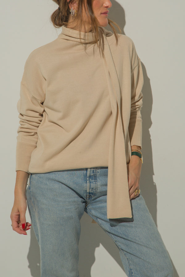 
                  
                    STELLA KNITTED TOP
                  
                