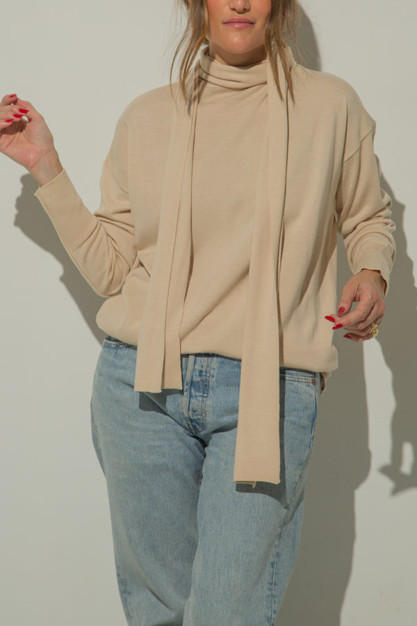 
                  
                    STELLA KNITTED TOP
                  
                