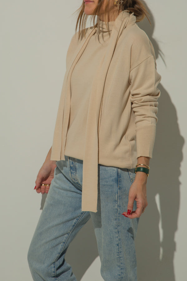 
                  
                    STELLA KNITTED TOP
                  
                
